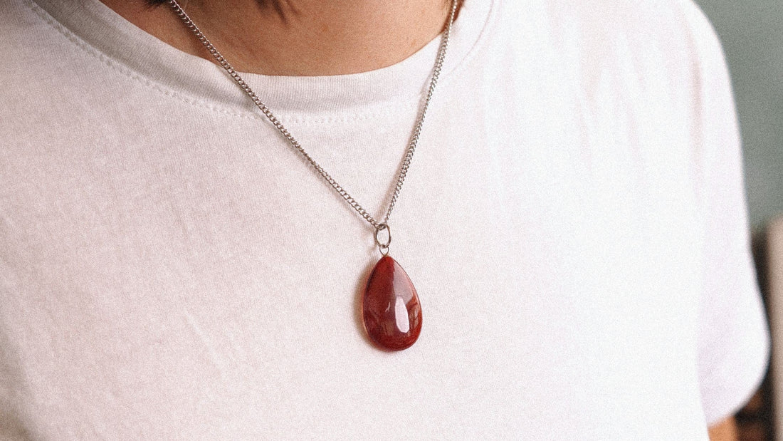 collar con piedra