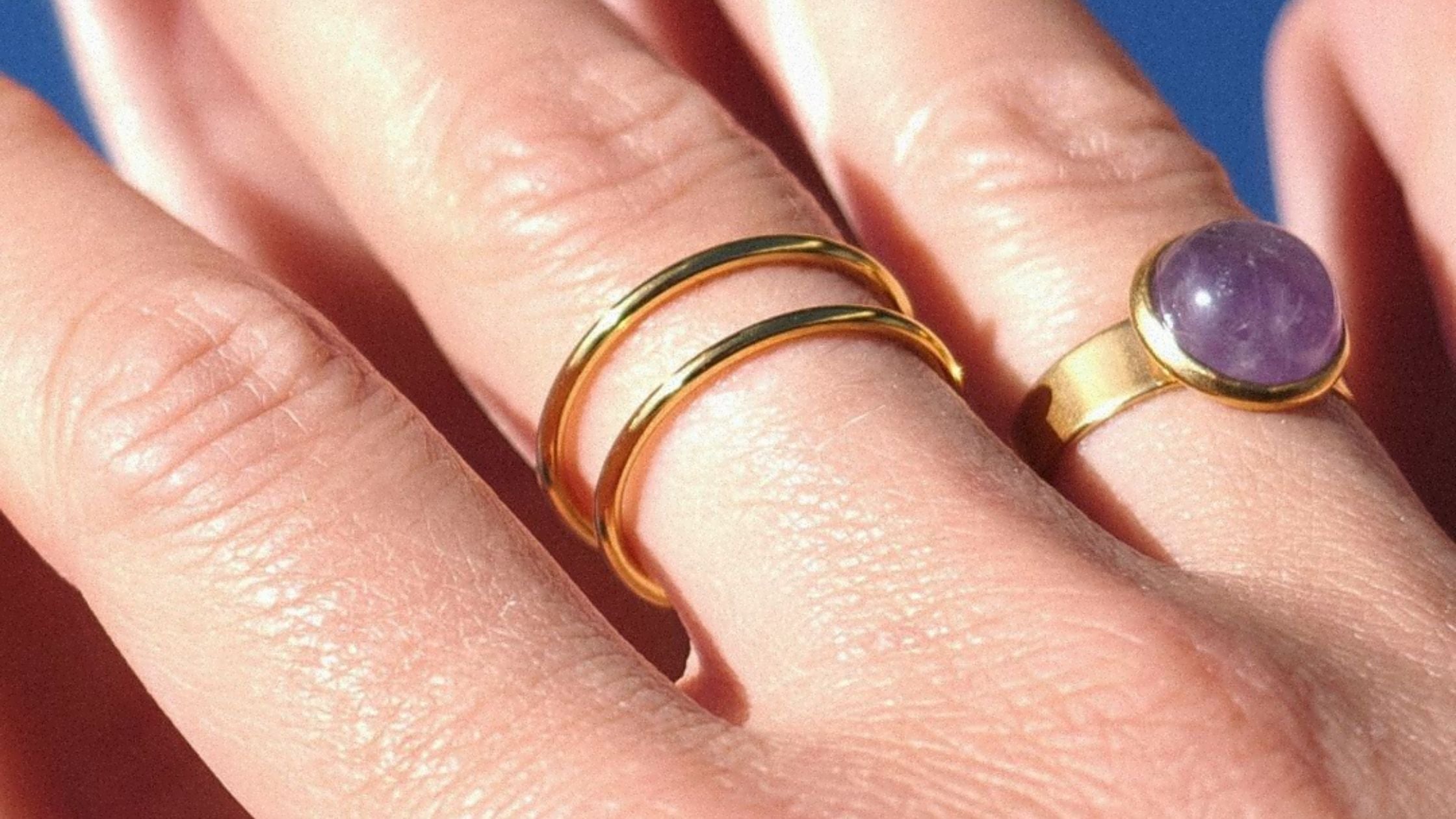 Cómo combinar anillos con otros accesorios