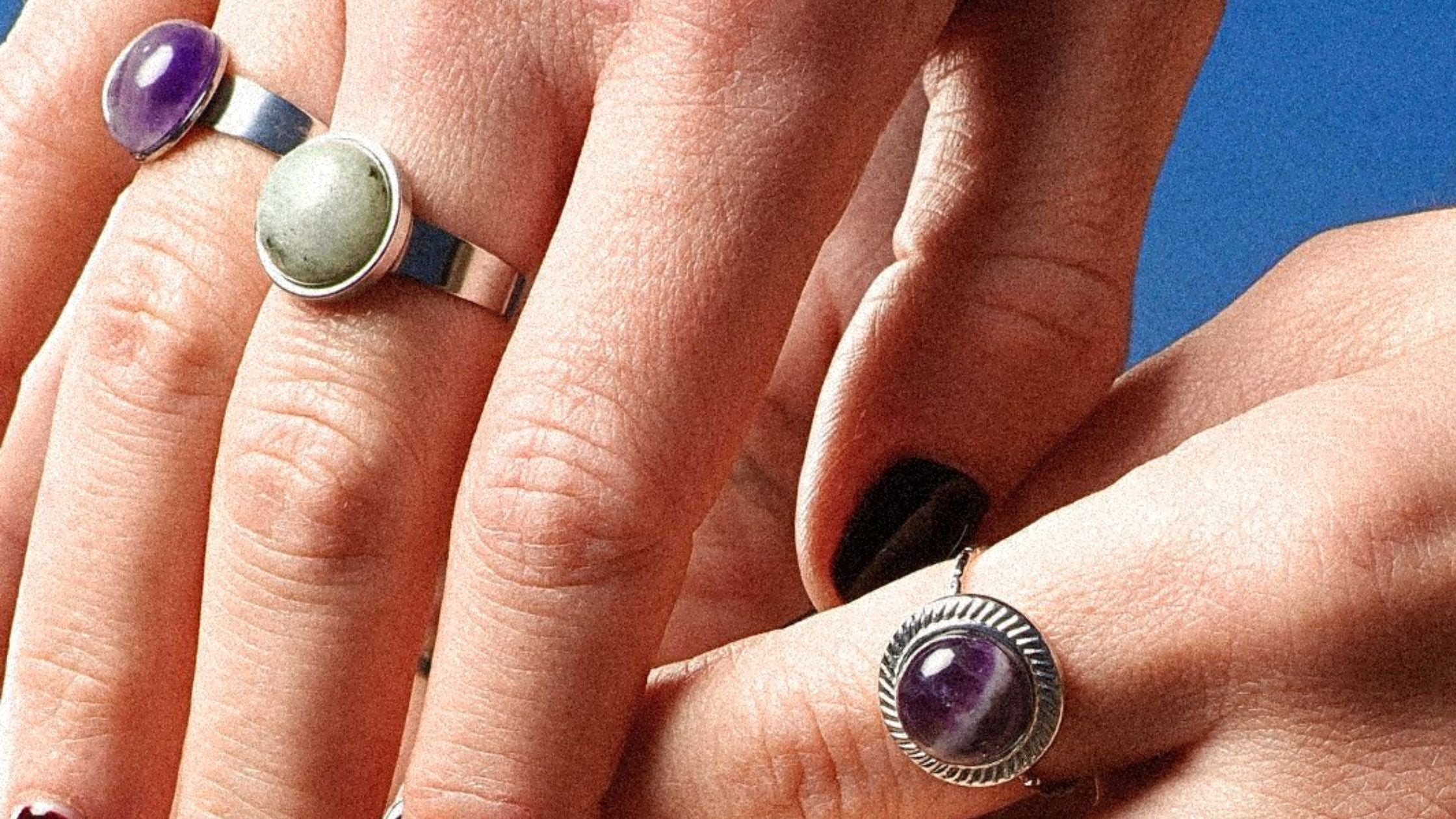 Joyas con piedras naturales para un look casual y moderno