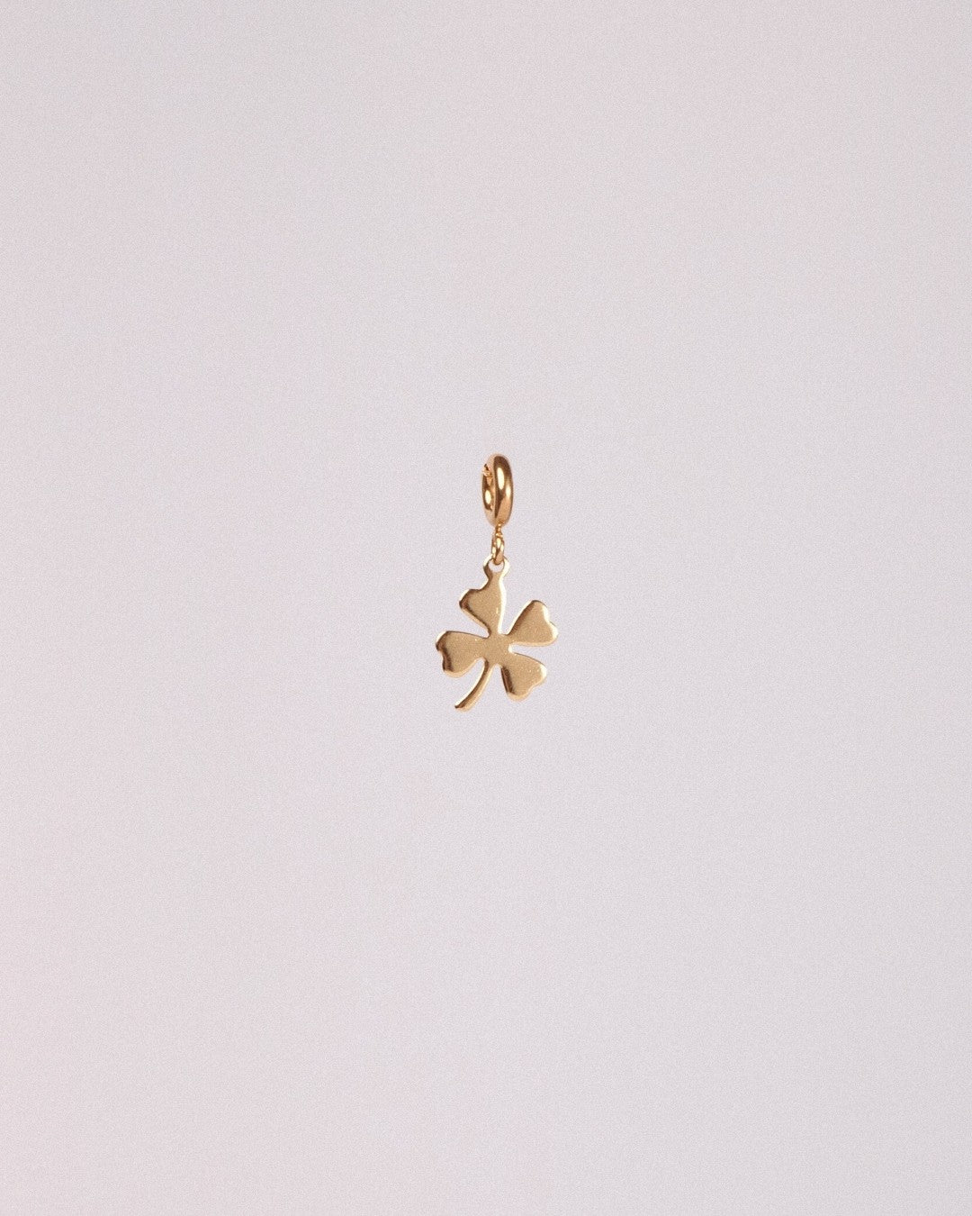 Charm Trébol Acero Inoxidable Dorado