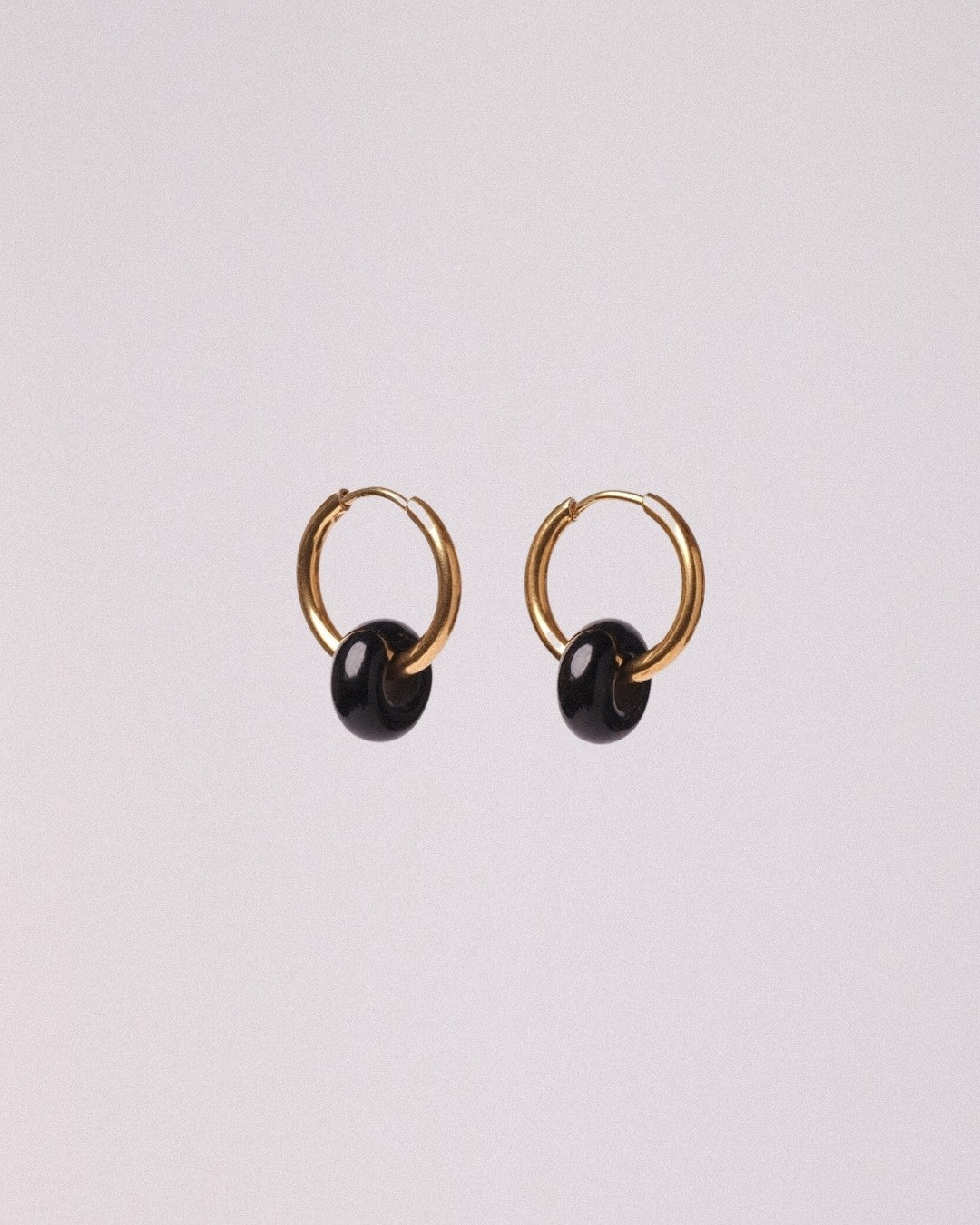 Pendientes Órbita Acero Inoxidable Dorado Ágata Negra