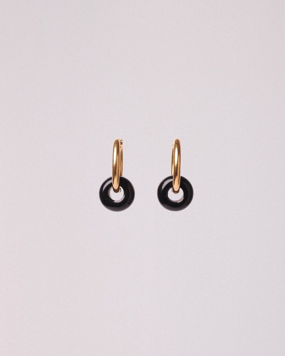 Pendientes Órbita Acero Inoxidable Dorado Ágata Negra