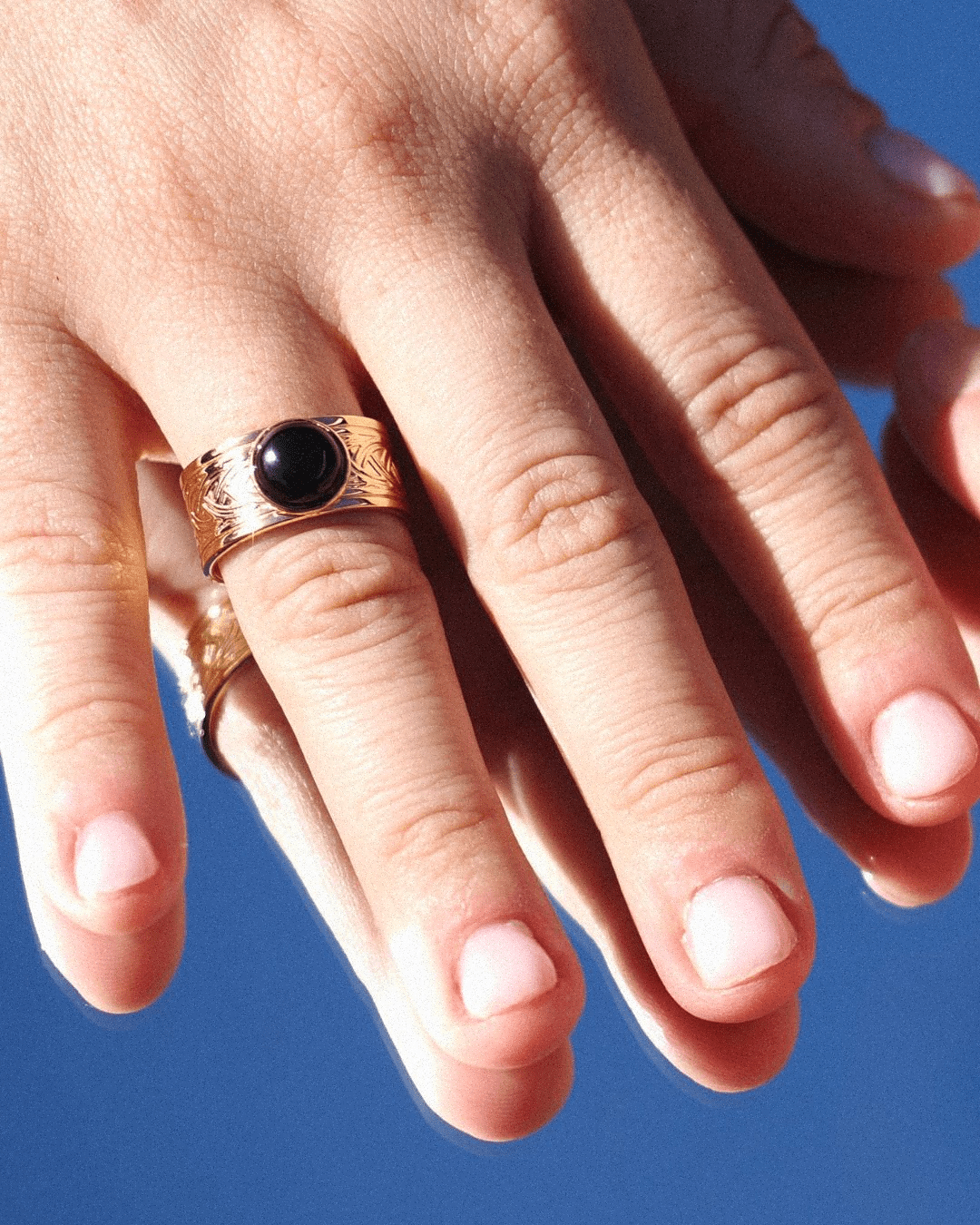 Anillo Eclipse Acero Inoxidable Dorado Ágata Negra - Positive Jewels