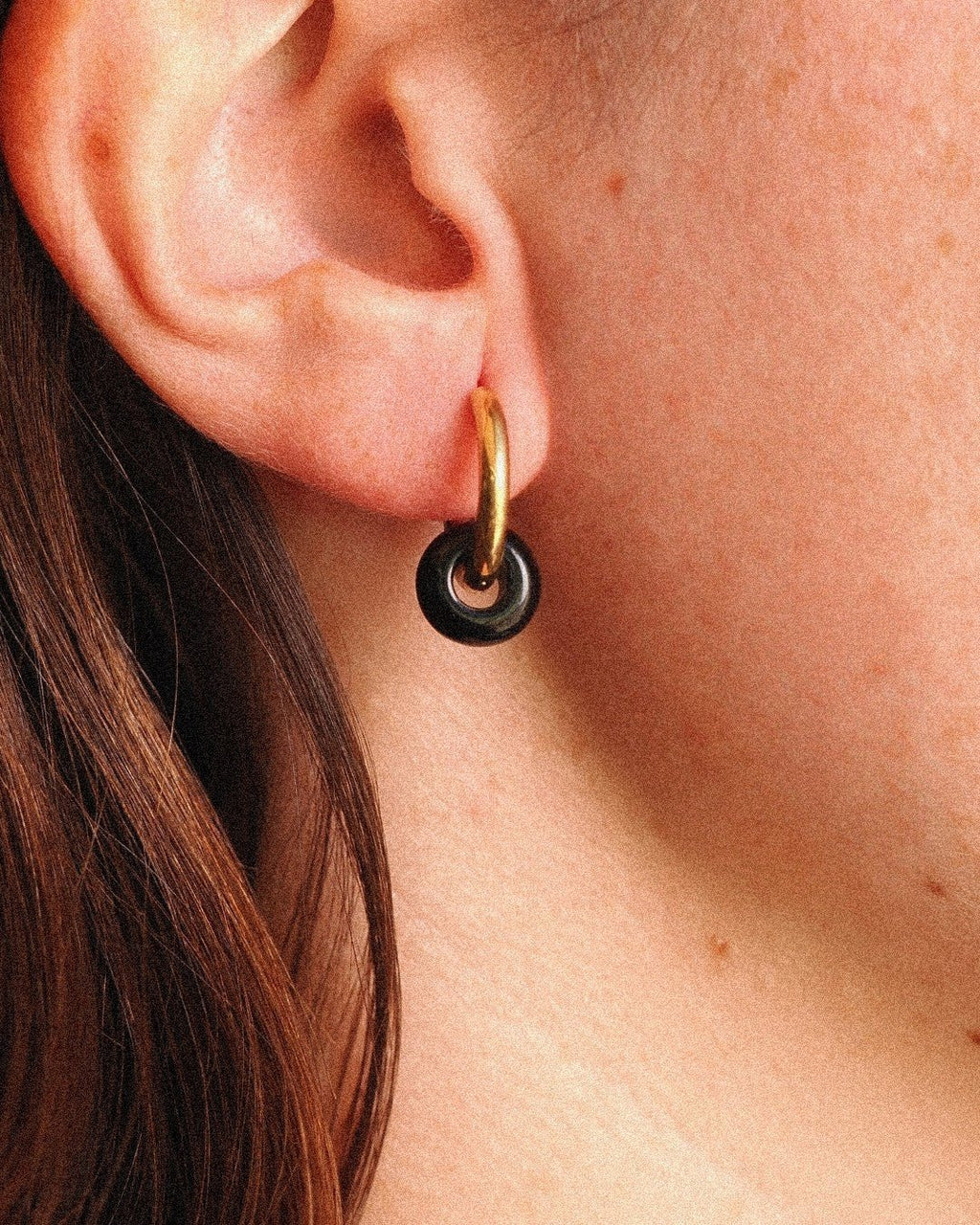 Pendientes Órbita Acero Inoxidable Dorado Ágata Negra - Positive Jewels