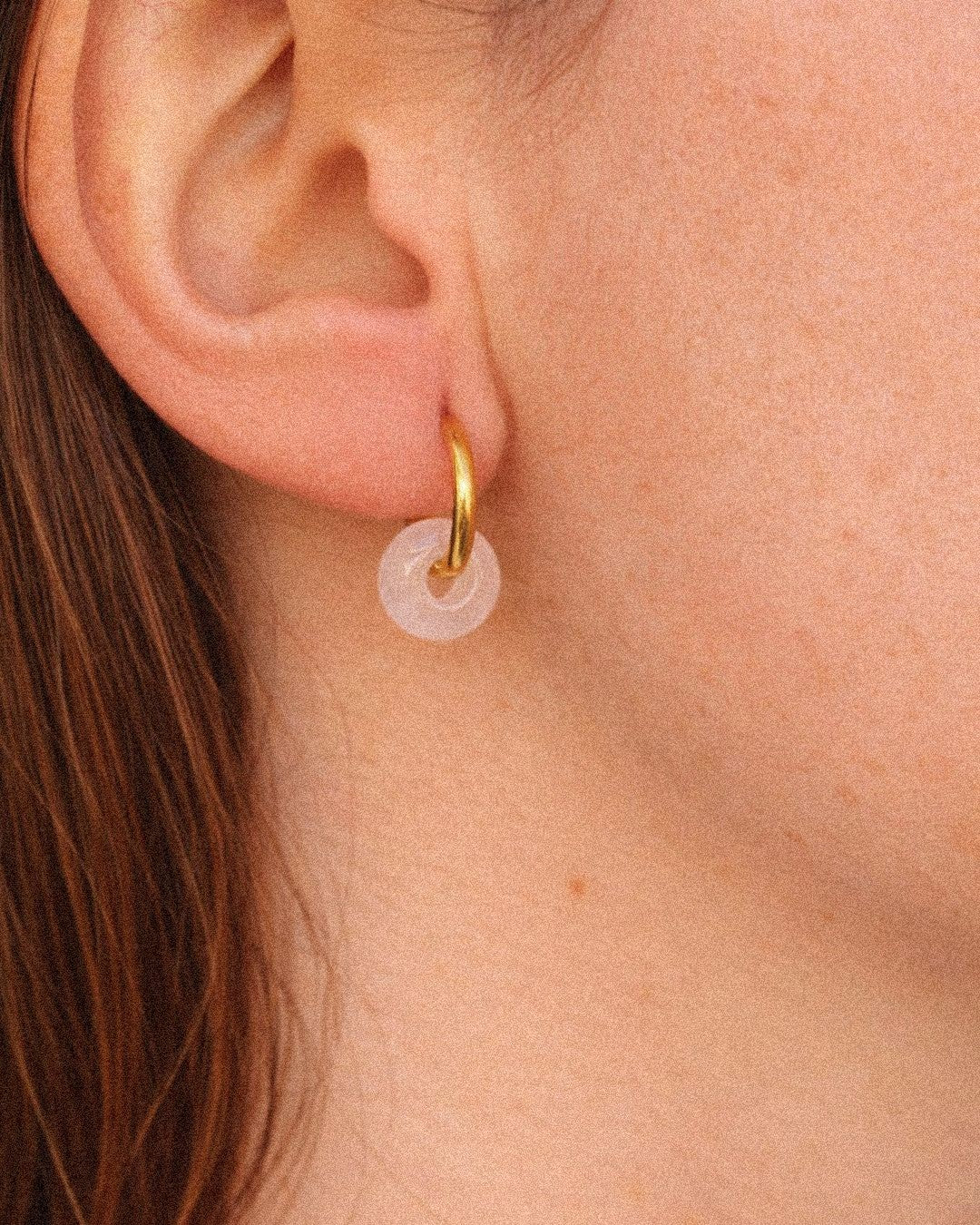 Pendientes Órbita Acero Inoxidable Dorado Cuarzo Rosa